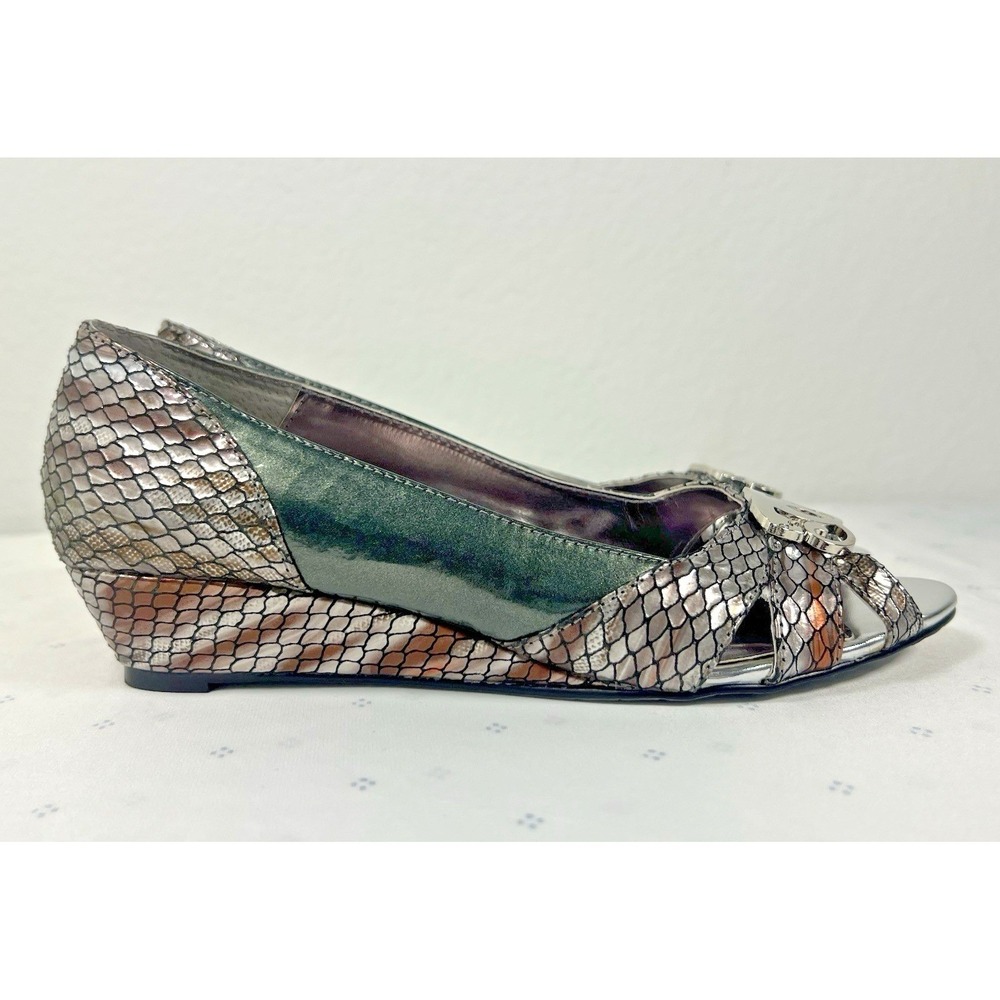 Sharif 1827 Womens Pewter Metallic Snakeskin Peep Toe Wedge Sandals Size 7.5 M